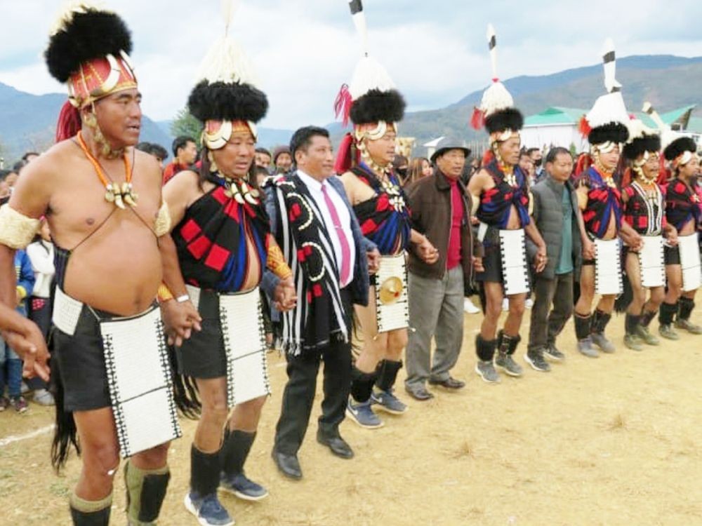 Guests join the cultural troupe during the celebration of Khaozaosie Hok-Ah cum Mini Hornbill festival 2022 at Public Ground, Noklak town on January 20. (DIPR Photo)
